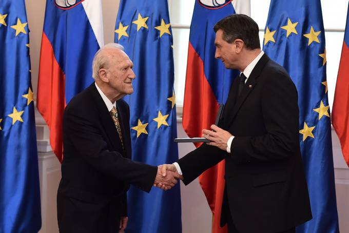 Predsednik Republike Slovenije Borut Pahor je vročil dr. Ignaciju Vojetu odlikovanje medaljo za zasluge
